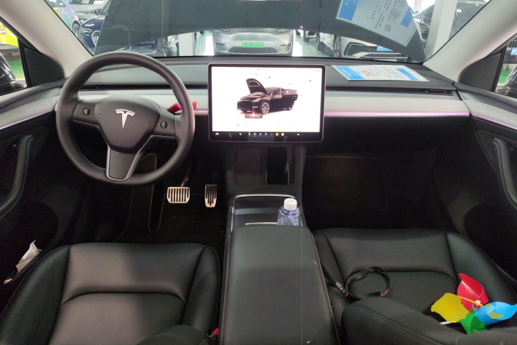 Tesla Model Y 2023 #10 Tesla Model Y 2023 car image #10