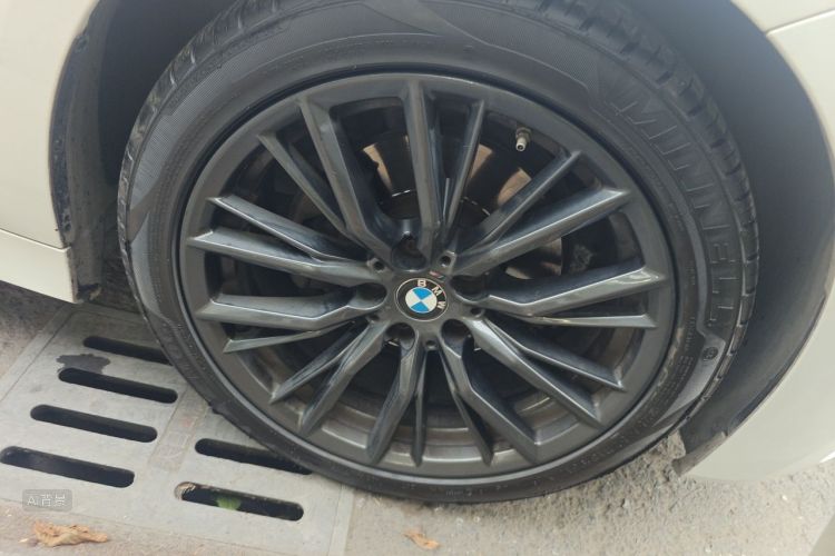 BMW 3 Series 2021 car image #9