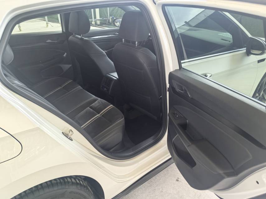 Volkswagen Golf 2022 car image #13