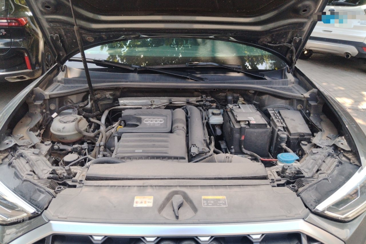 Audi Q3 2021 car image #22