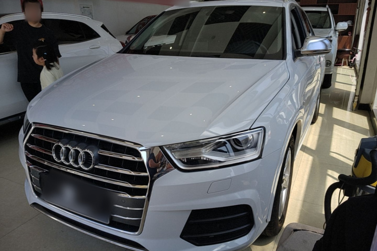 Audi Q3 2017 car image #2