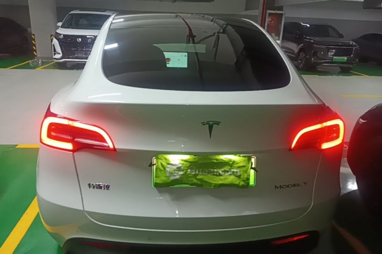 Tesla Model Y 2023 car image #4