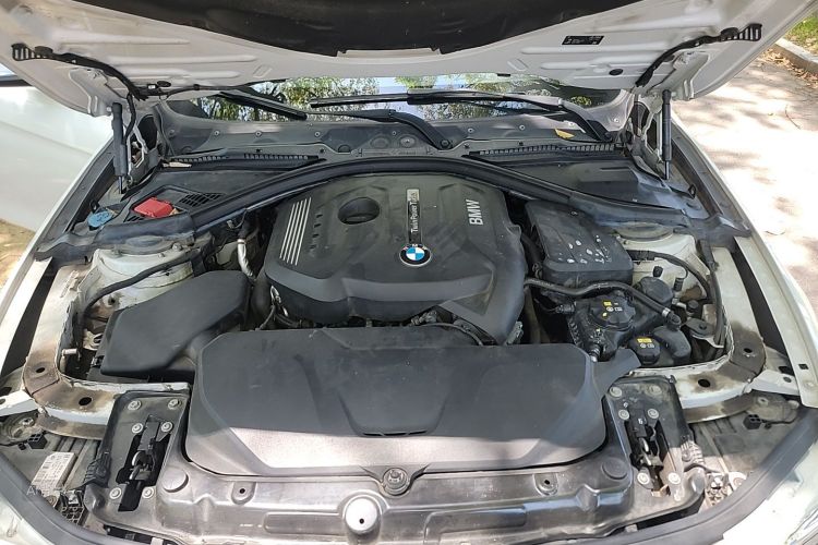 BMW 3 Series 2018 car image #22
