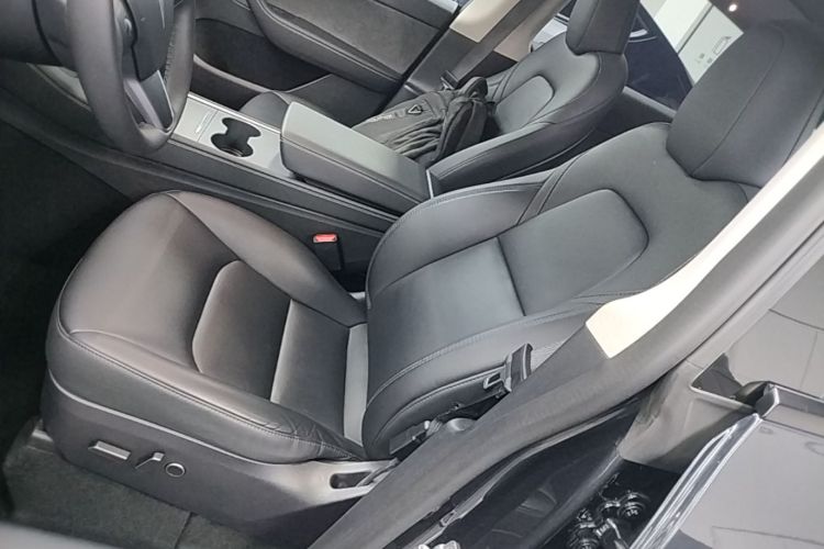 Tesla Model Y 2024 #19 Tesla Model Y 2024 immagine di auto #19