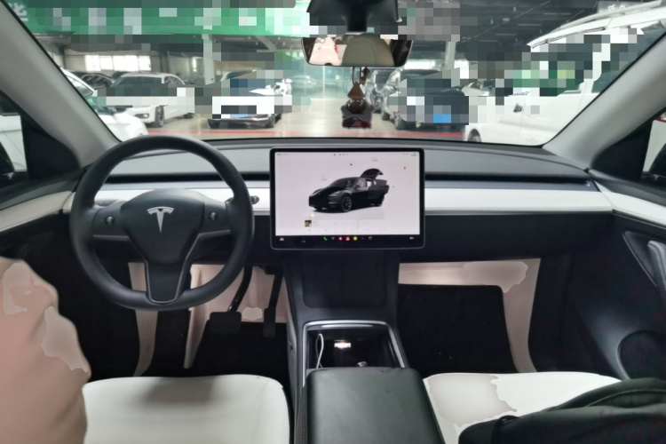 Tesla Model Y 2023 #10 Tesla Model Y 2023 car image #10
