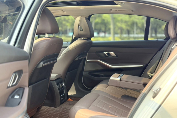 BMW 3 Series 2019 #11 BMW 3 Series 2019 car image #11