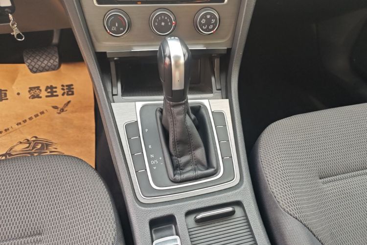 Volkswagen Golf 2016 car image #14