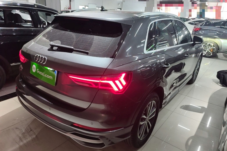 Audi Q3 2023 car image #7