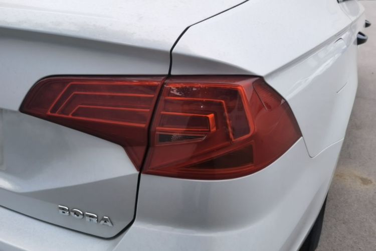 Volkswagen Bora 2016 car image #8