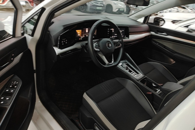 Volkswagen Golf 2022 car image #15