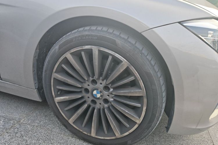 BMW 3 Series 2019 car image #9