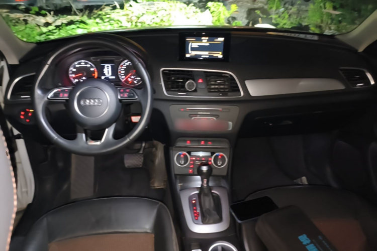 Audi Q3 2018 immagine di auto #10