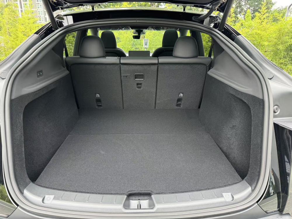 Tesla Model Y 2026 #18 Tesla Model Y 2026 car image #18