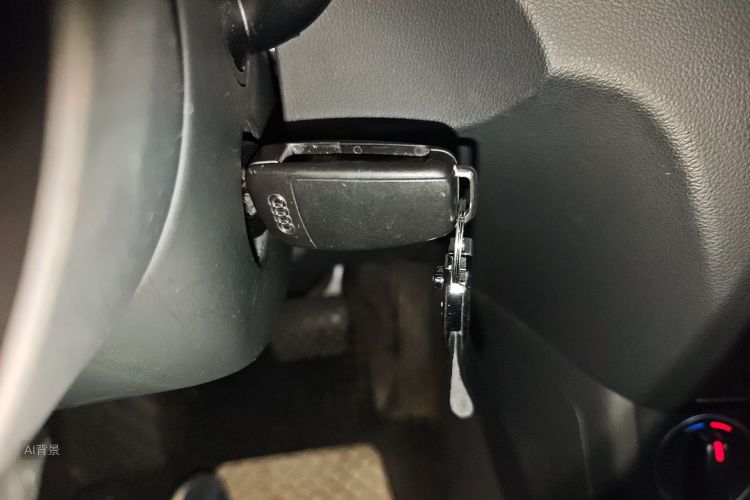 Audi Q3 2017 car image #10