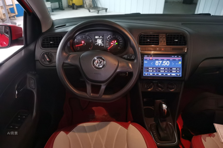 Volkswagen Polo 2018 car image #12