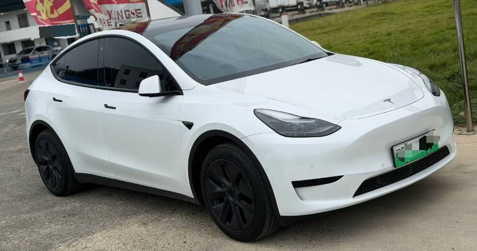 Tesla Model Y 2024 #2 Tesla Model Y 2024 car image #2
