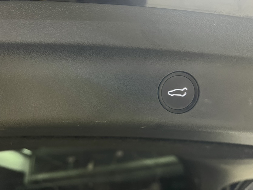Tesla Model Y 2023 #8 Tesla Model Y 2023 car image #8