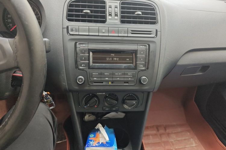 Volkswagen Polo 2018 car image #13