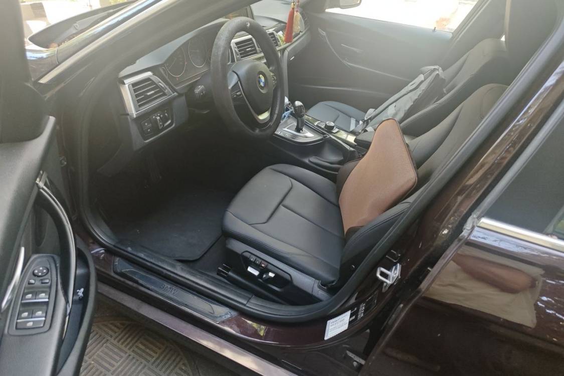 BMW 3 Series 2017 car image #18