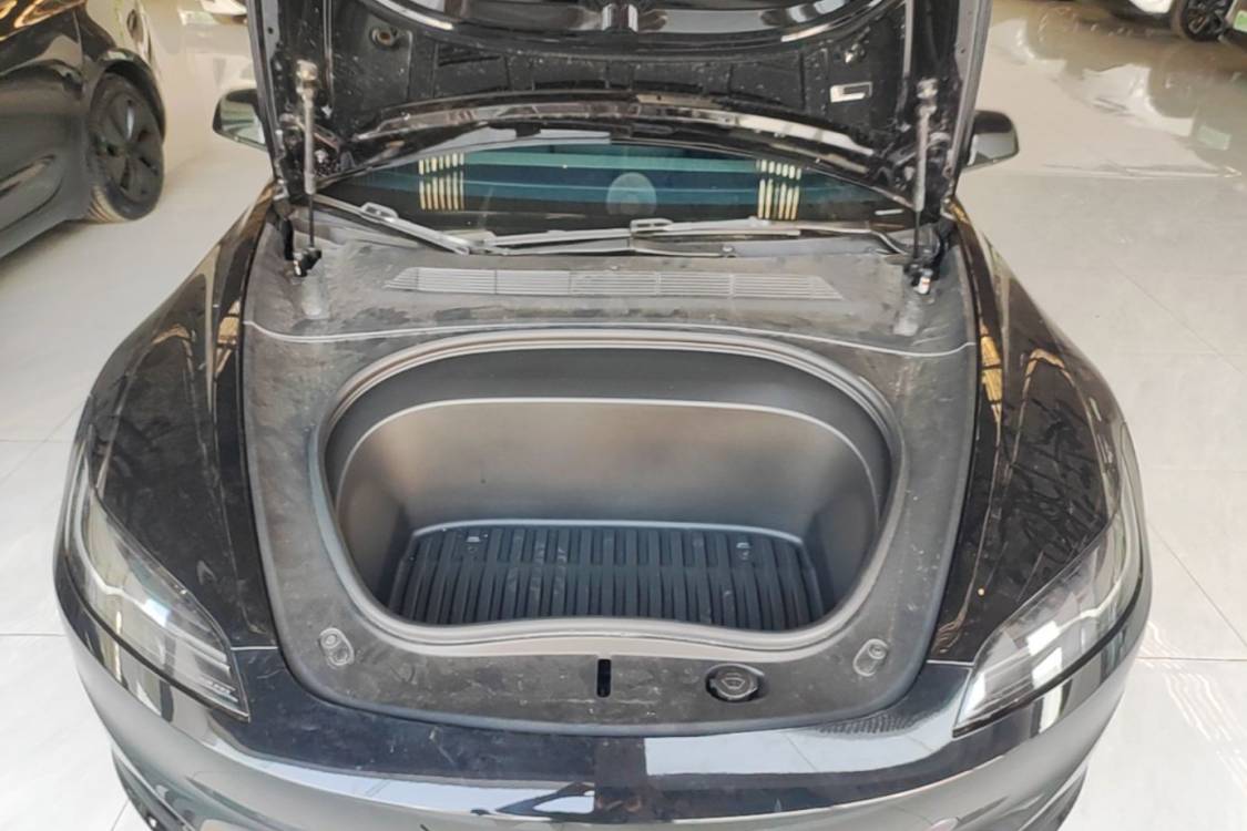 Tesla Model 3 2023 car image #11