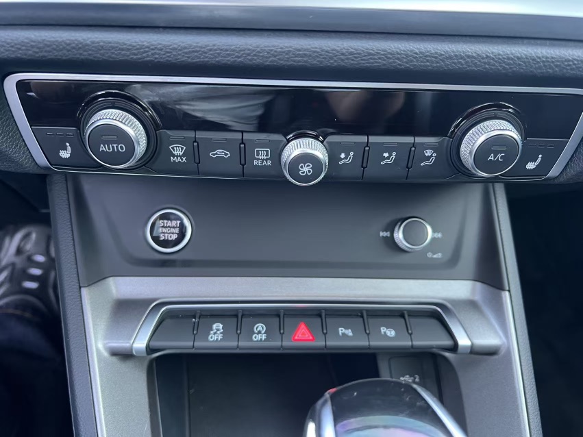 Audi Q3 2022 car image #6