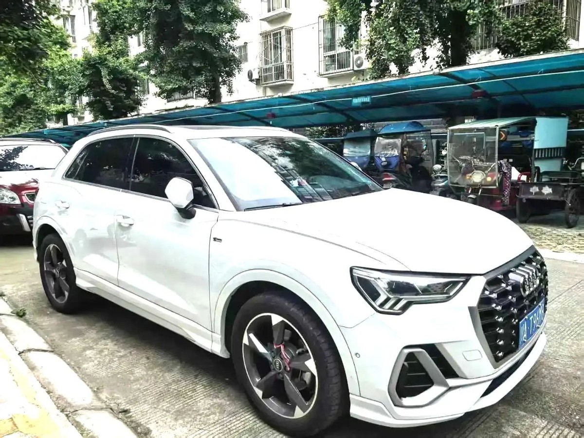 Audi Q3 2022 car image #2