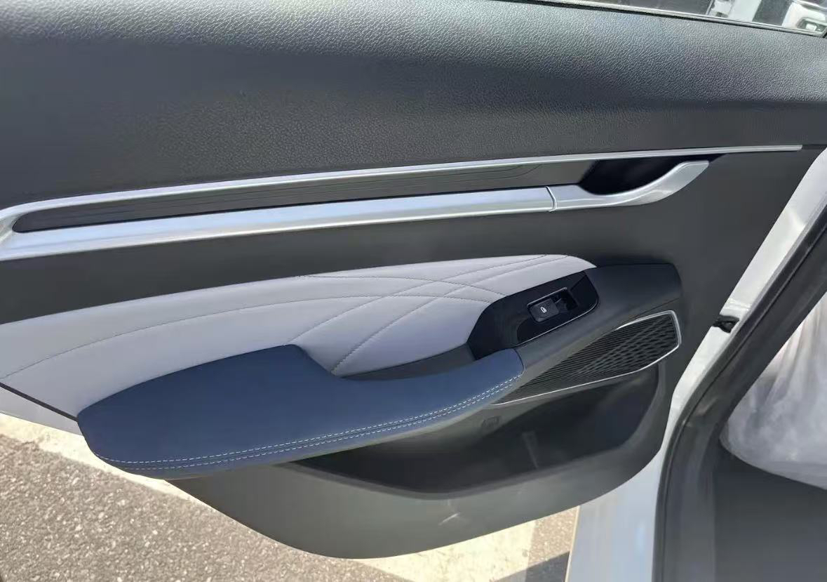 GEELY Emgrand 2022 car image #11