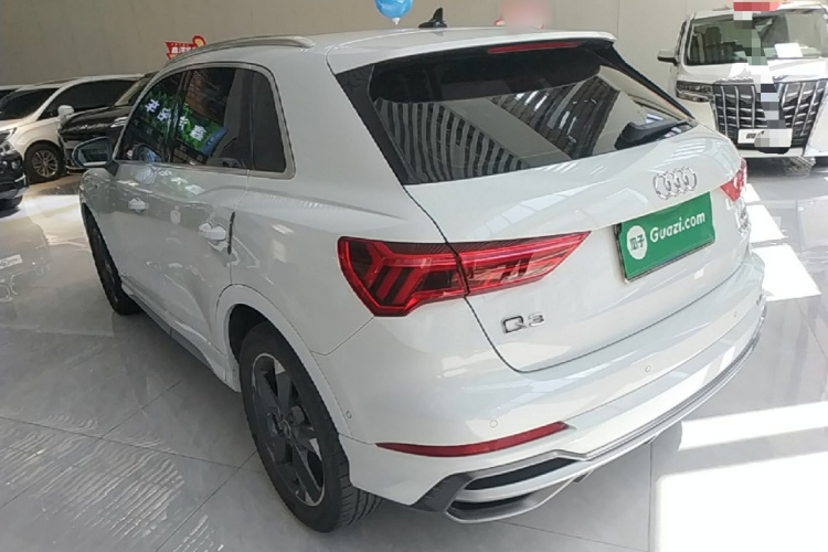 Audi Q3 2021 car image #5