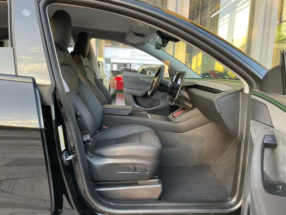 Tesla Model Y 2025 #13 Tesla Model Y 2025 car image #13