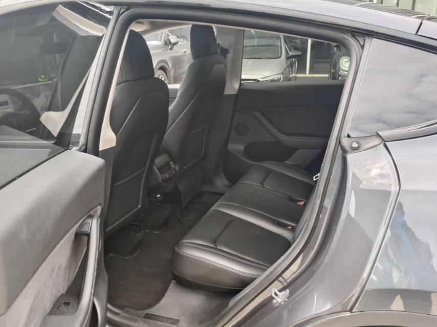 Tesla Model Y 2021 car image #5