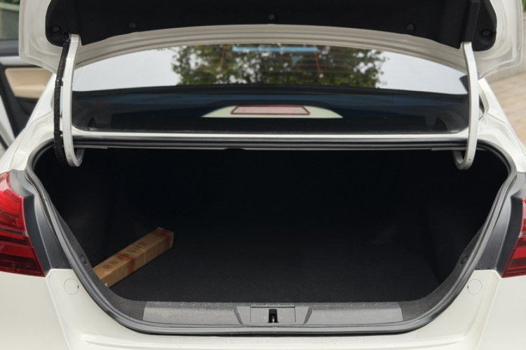 GEELY Emgrand 2019 #24 GEELY Emgrand 2019 car image #24