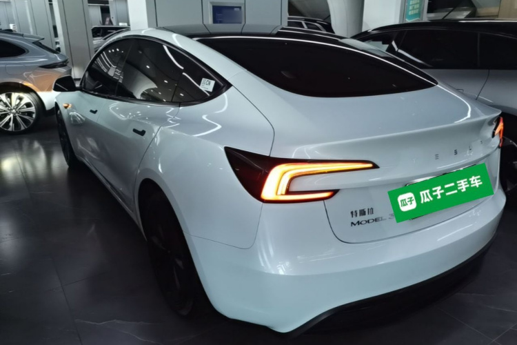 Tesla Model 3 2024 car image #5