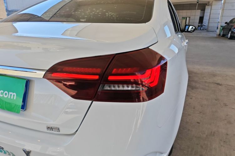 GEELY Emgrand 2022 car image #8