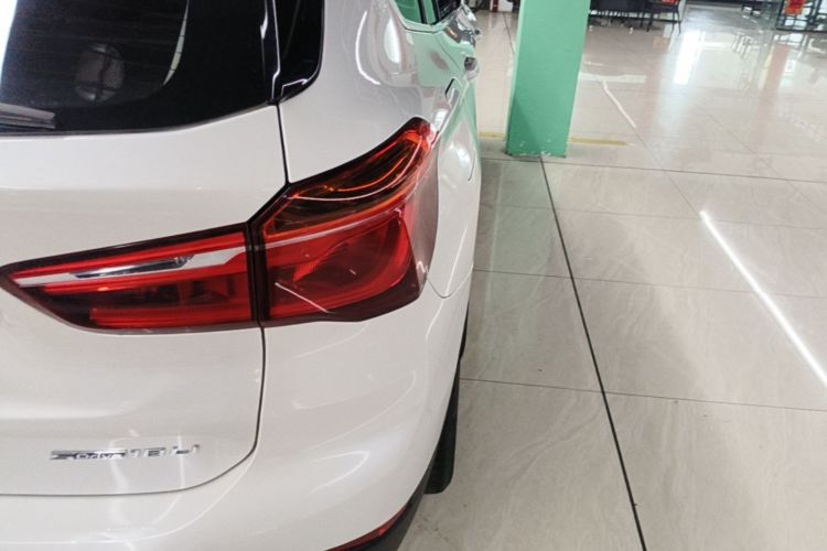 BMW X1 2019 #8 BMW X1 2019 car image #8