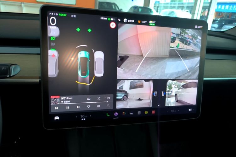 Tesla Model Y 2023 car image #13