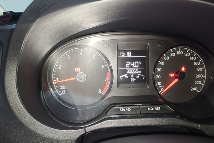 Volkswagen Polo 2017 car image #12