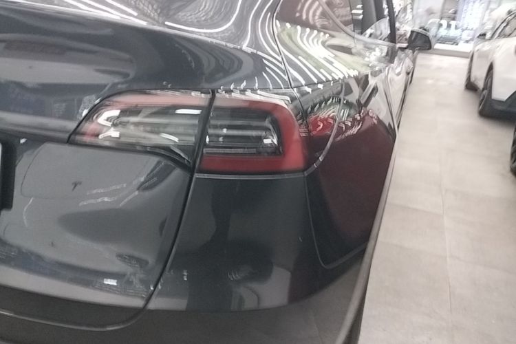 Tesla Model Y 2024 car image #8