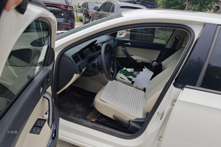 Skoda Rapid 2015 car image #18