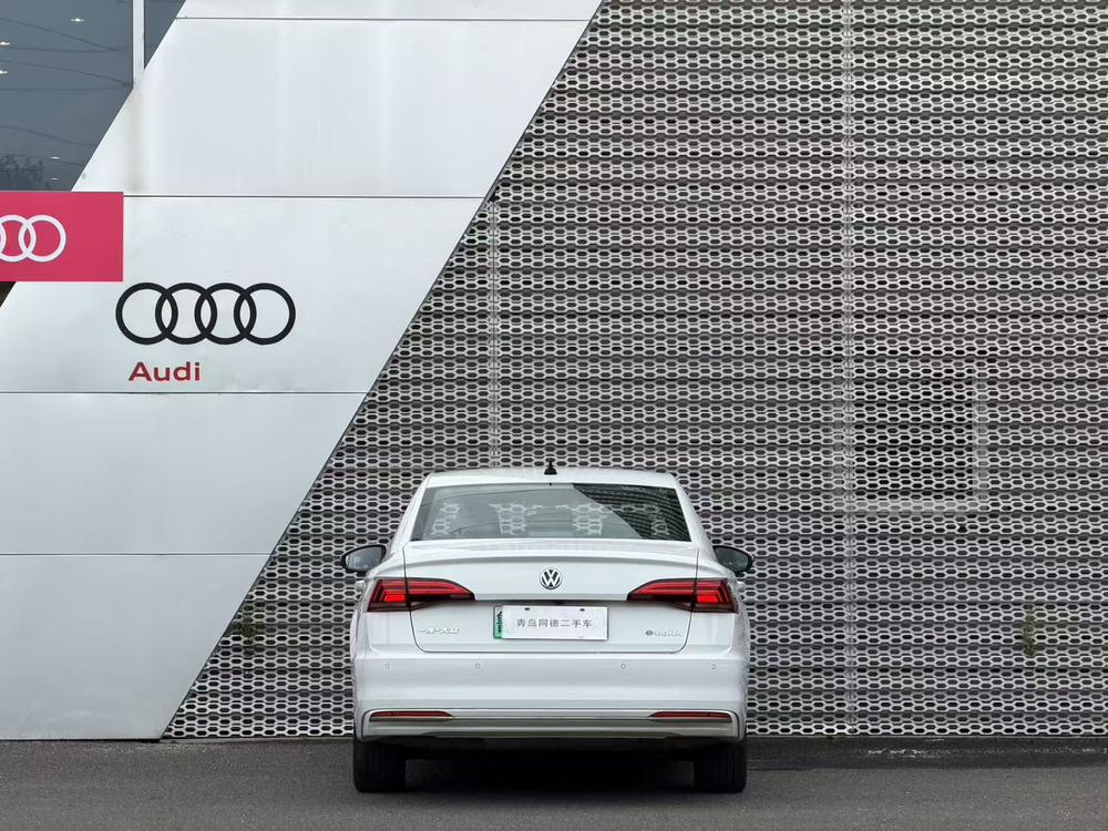 2019 car image #3