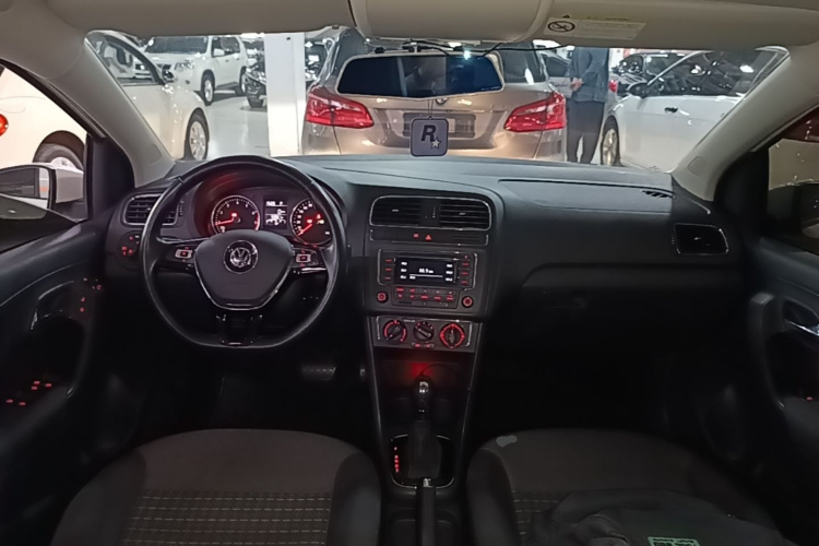 Volkswagen Polo 2016 car image #11