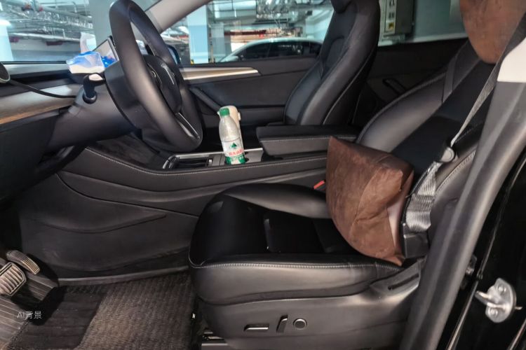 Tesla Model Y 2022 immagine di auto #17