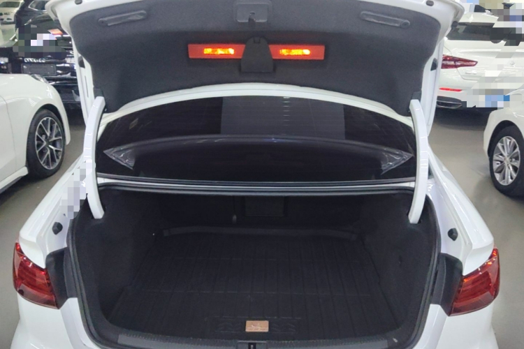 Audi A3 2020 car image #18