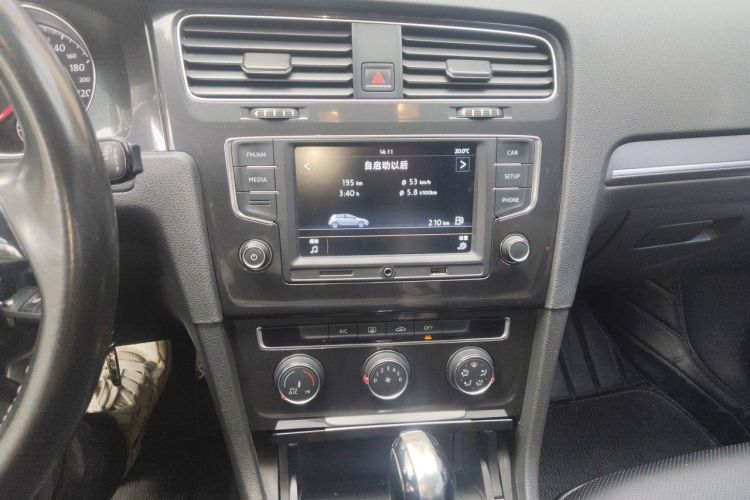 Volkswagen Golf 2017 car image #17