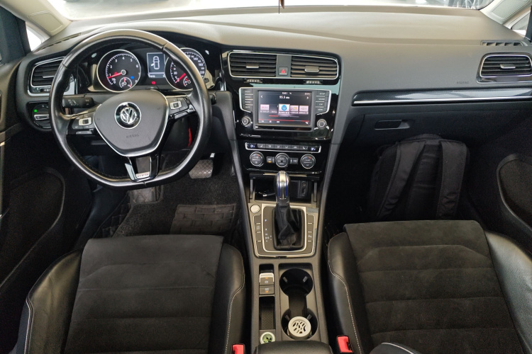 Volkswagen Golf 2015 car image #11