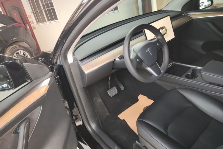 Tesla Model Y 2022 #16 Tesla Model Y 2022 car image #16