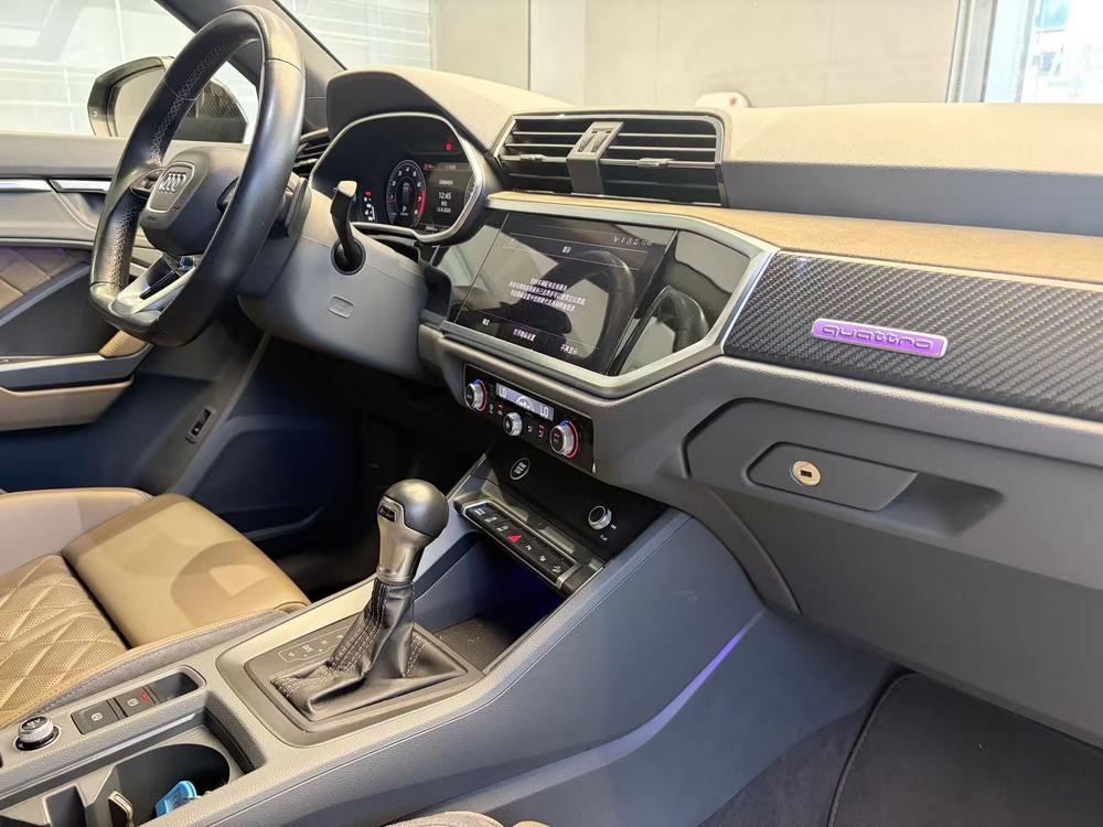 Audi Q3 2023 car image #12