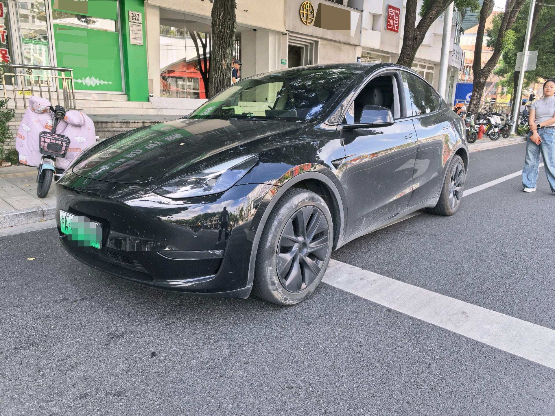 Tesla Model Y 2023 car image 