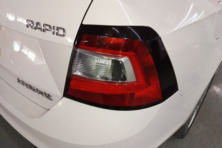Skoda Rapid 2018 image de voiture #8
