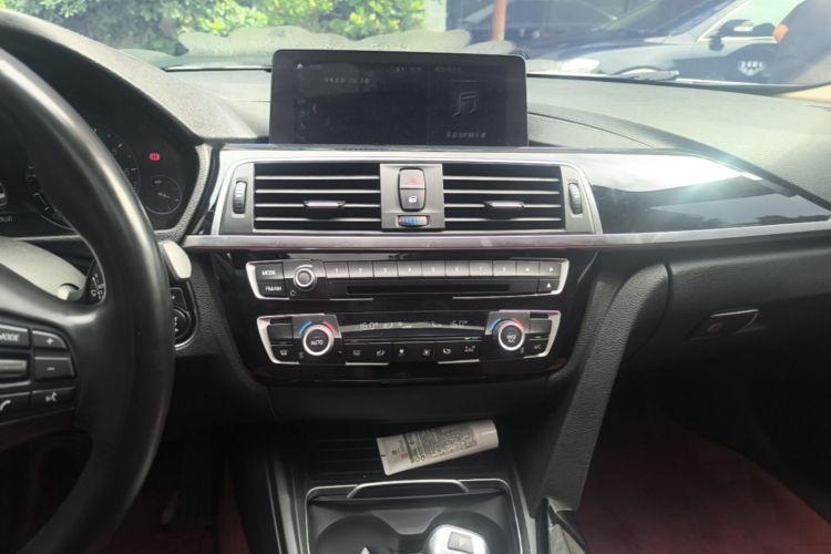 BMW 3 Series 2018 car image #13