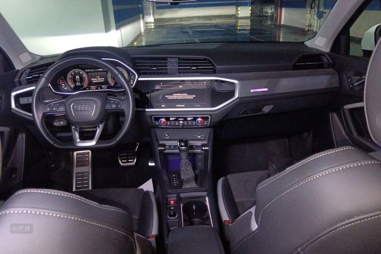 Audi Q3 2022 car image #11
